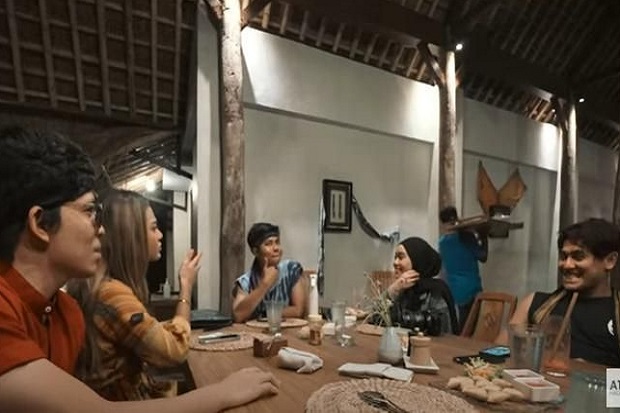 Pasangan Aurel - Atta...