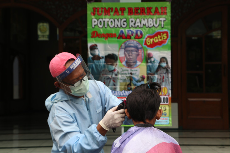 Jumat Berkah, Tukang...