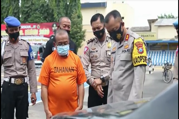 Kabur Usai Tabrak Tukang...