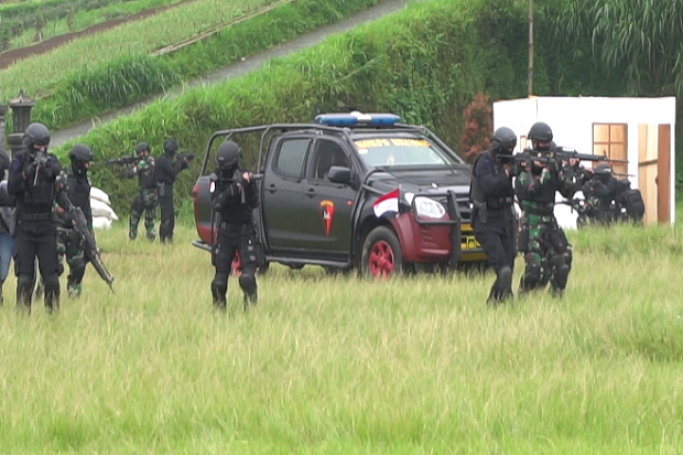 TNI-Polri Gelar Latihan...