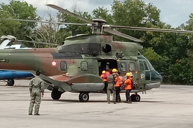 TNI AU Kerahkan Helikopter...