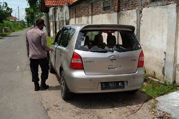 Mabuk dan Tabrak Pemotor,...
