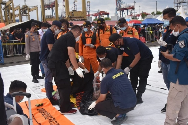KRI Parang Evakuasi...