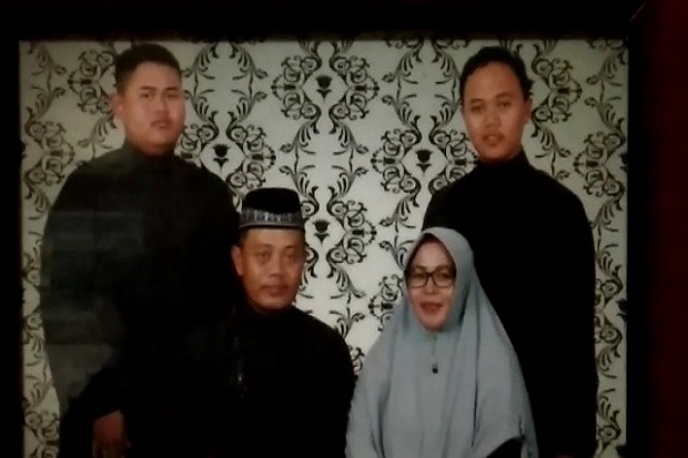 Usai Melayat Mertua,...