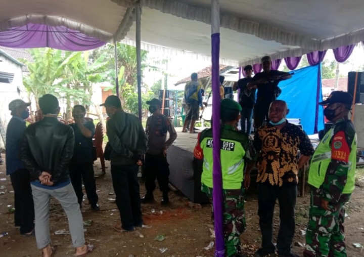Timbulkan Kerumunan...
