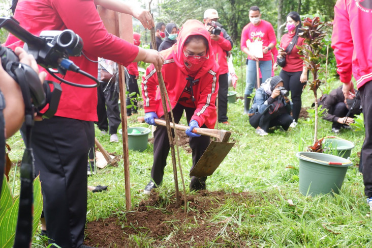 Peringati HUT ke-48,...