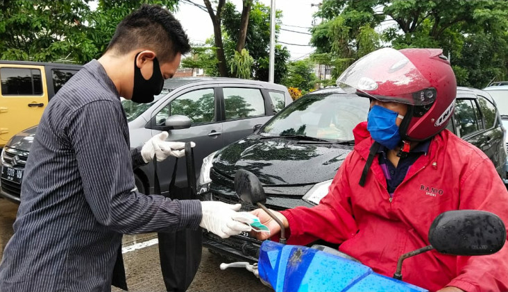 Jelang PPKM di Surabaya,...