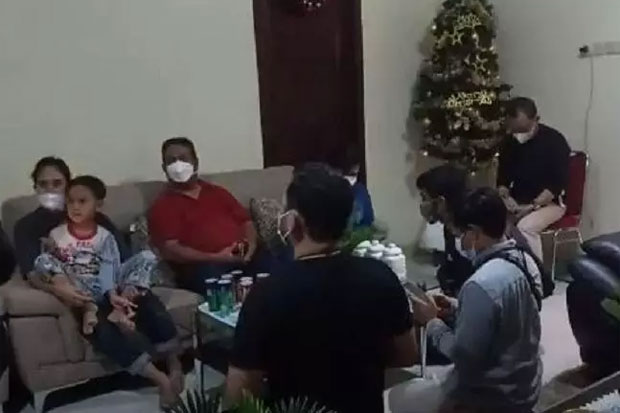 Orang Tua Penumpang...