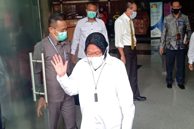 Risma Akui Minta Bantuan...