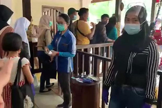 Pengunjung Membludak,...