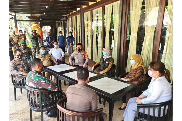 Viral Kerumunan Pengunjung,...