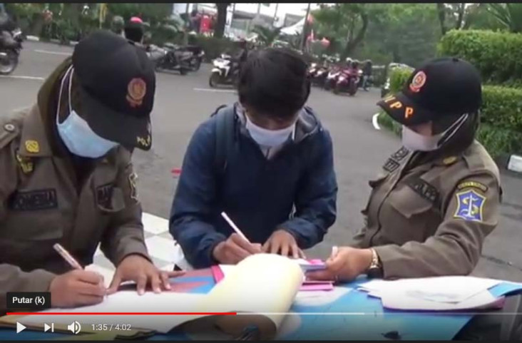 Hari Pertama PPKM di...