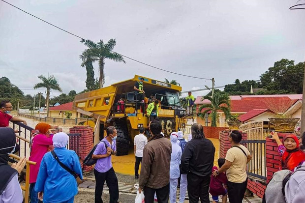 Viral Video Dump Truck...