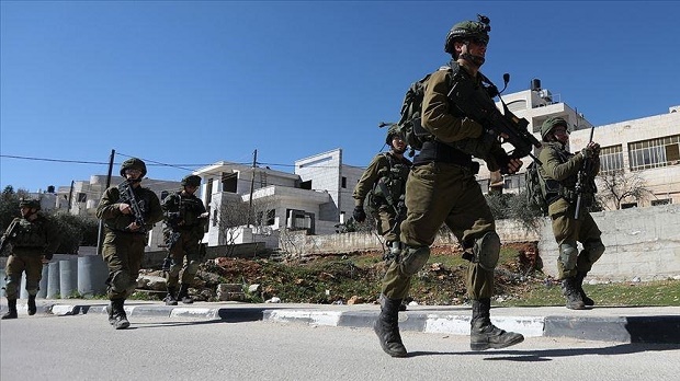 Tentara Israel Tembaki...