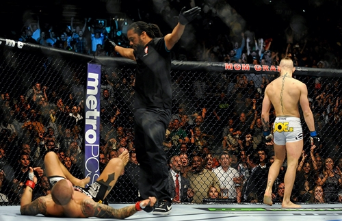 Conor McGregor Jatuhkan...