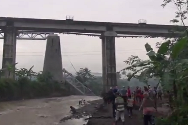 Jalur Sempat Tertutup...
