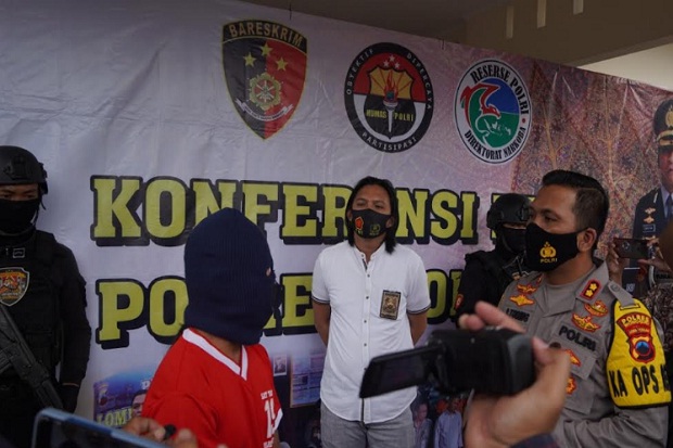 Dukun Cabul Garap 7...