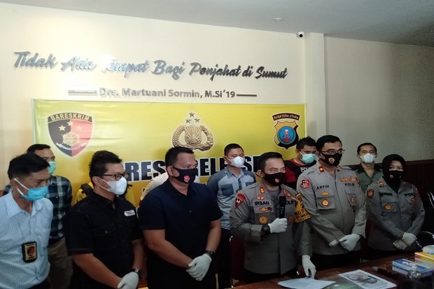 Serang Polisi Saat Ditangkap,...