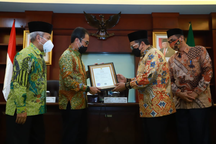 Wamenag: Saya Siap Divaksin,...