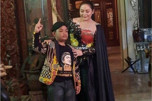 Saka Praja, Putra Almarhum...