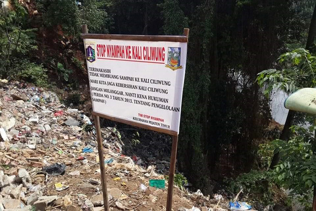 Membelah Jakarta dan...
