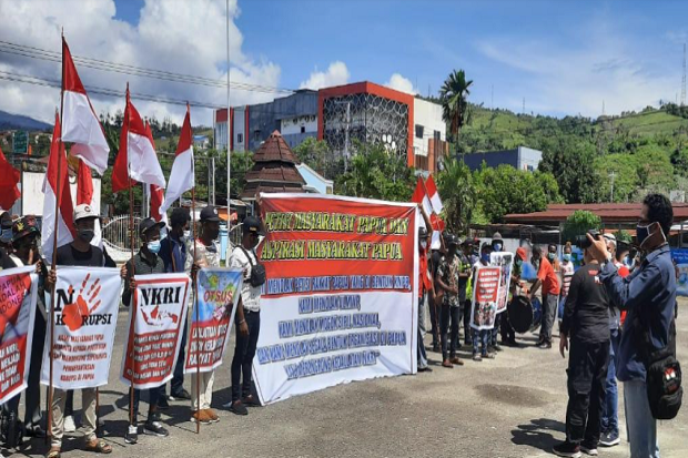 Ratusan Pemuda Papua...