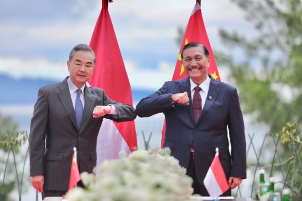 Luhut Tawarkan Menlu...