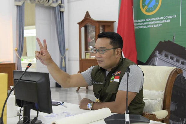 Vaksinasi COVID-19 Perdana...