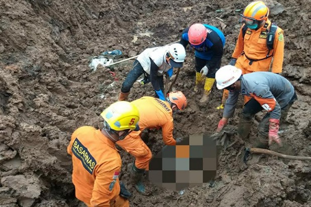 21 Korban Tewas Tertimbun...
