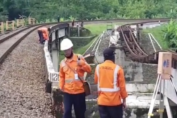 Gawat, Pilar Jembatan...