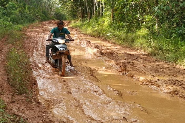 Warga Desa Bengkuang...