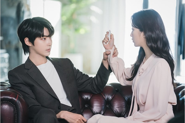 Hwang In Yeop dan Moon...