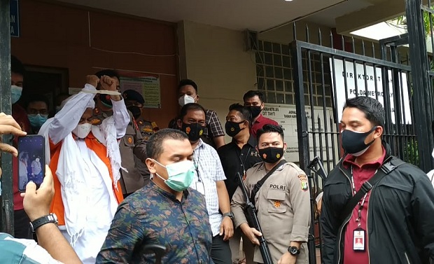 Habib Rizieq Tinggalkan...