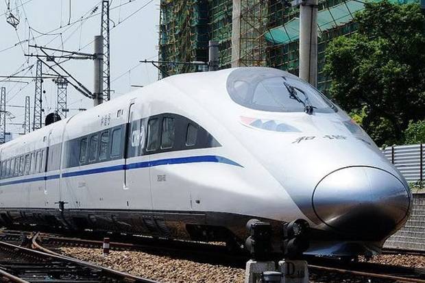 Luhut Ingin Kereta Cepat...