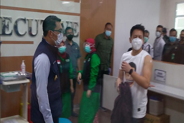 Ariel Noah Divaksin,...