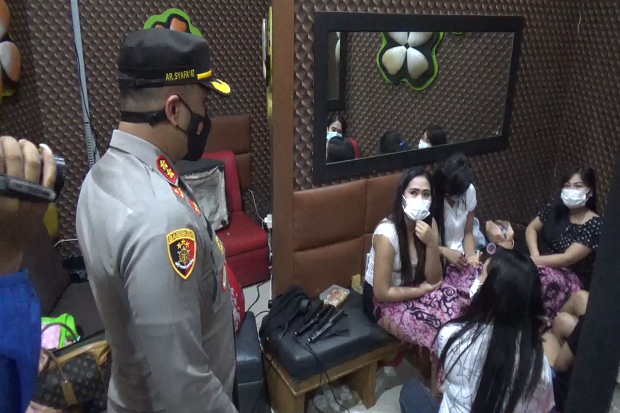 Asyik Karaoke di Masa...