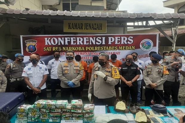 Bawa 26,9 Kg Sabu Dari...