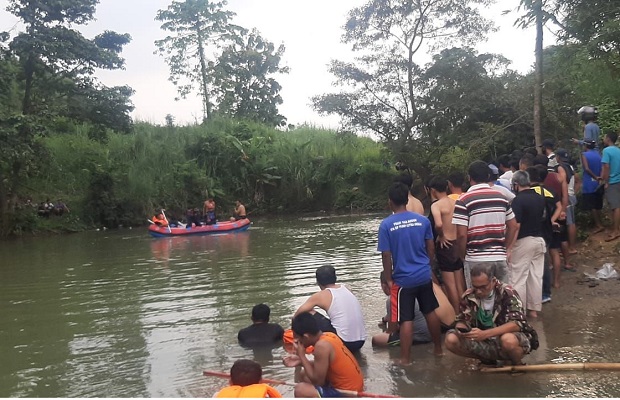 Jatuh dari Pohon saat...