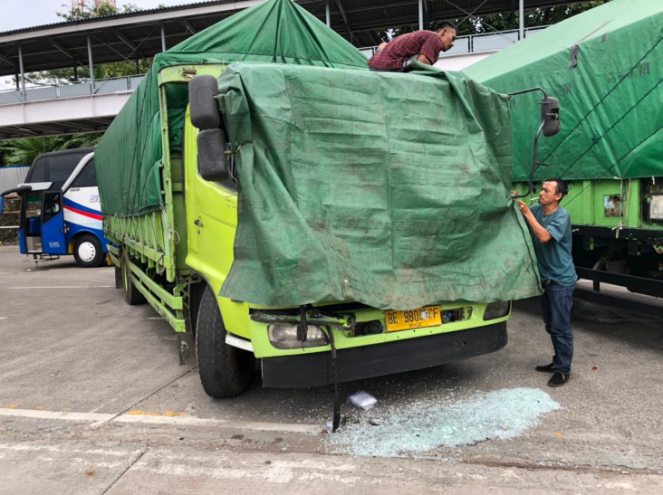 Kapal Kumala Tabrak...