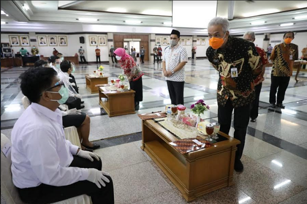 Serahkan SK Pengangkatan...