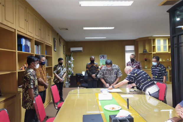 Pimpinan di 3 Unit Usaha...