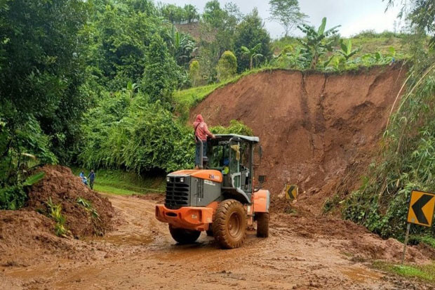 Jalan Penghubung Majene...