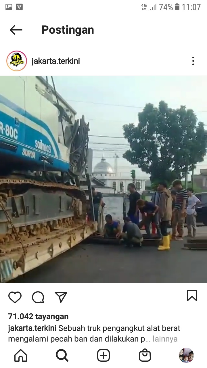 Truk Pengangkut Alat...
