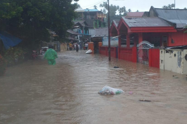Hujan Deras Landa Manado,...