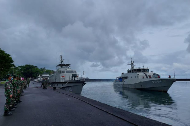 KRI KAL Mamuju Angkut...