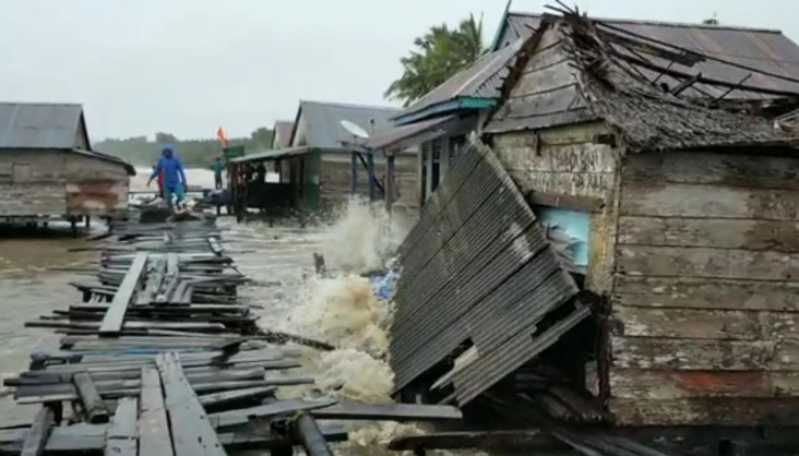 8 Rumah di Kampung Nelayan...