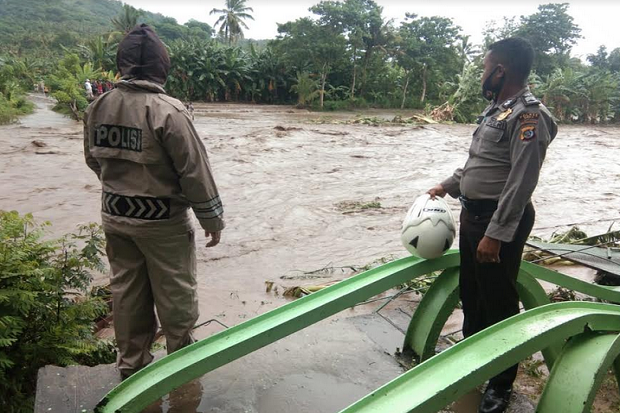 Banjir di Sikka, Jembatan...