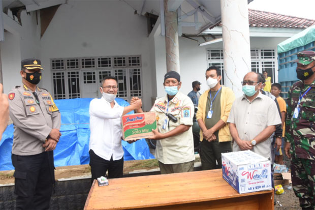 Bupati Soppeng Serahkan...