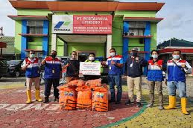 Bantu Ratusan Paket...