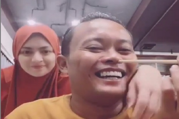Saling Bongkar Aib,...
